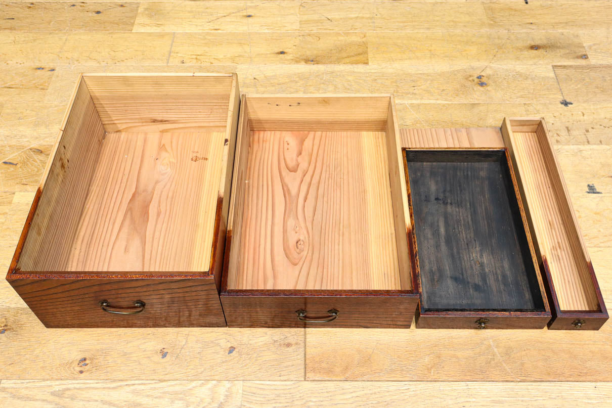 優美なけやき一枚板と印象的な脚作りで気品ある文机　BB3146