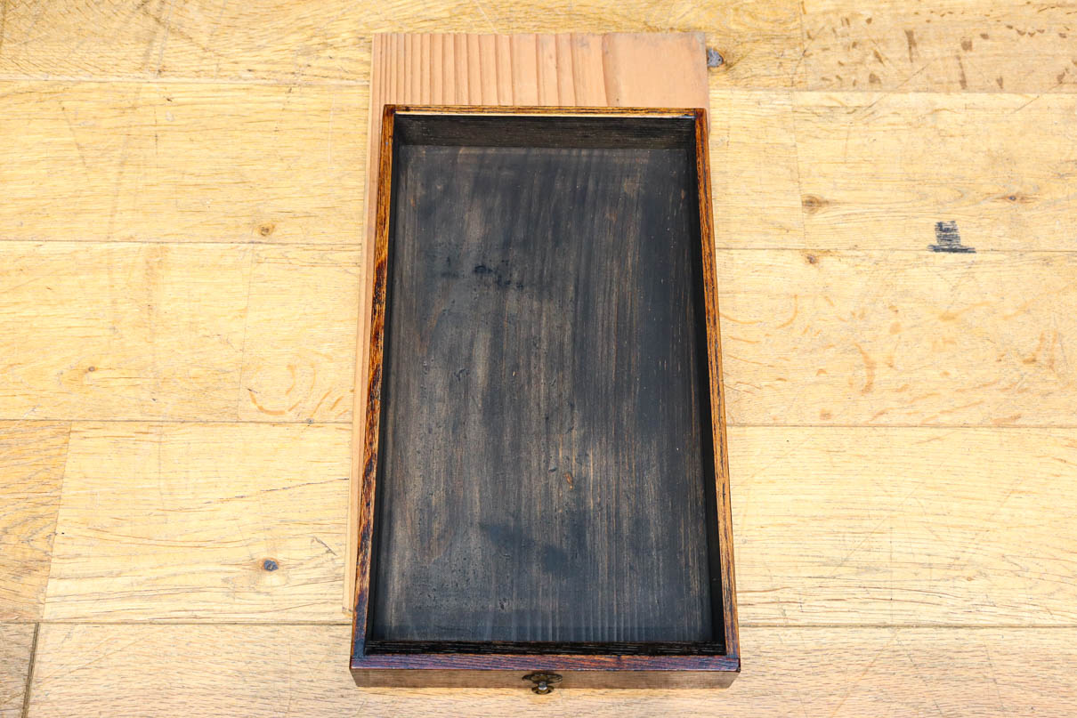 優美なけやき一枚板と印象的な脚作りで気品ある文机　BB3146