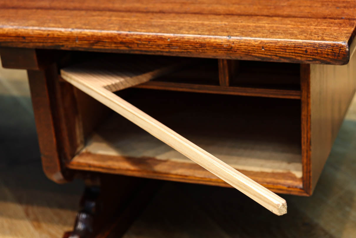 優美なけやき一枚板と印象的な脚作りで気品ある文机　BB3146