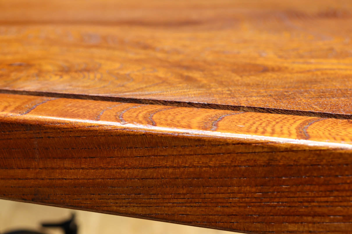 SINGER社のミシン台を活かしたレトロ感のあるテーブル　BB3147