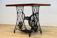 SINGER社のミシン台を活かしたレトロ感のあるテーブル　BB3147