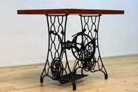 SINGER社のミシン台を活かしたレトロ感のあるテーブル　BB3147