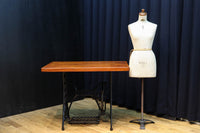 SINGER社のミシン台を活かしたレトロ感のあるテーブル　BB3147