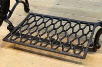 SINGER社のミシン台を活かしたレトロ感のあるテーブル　BB3147