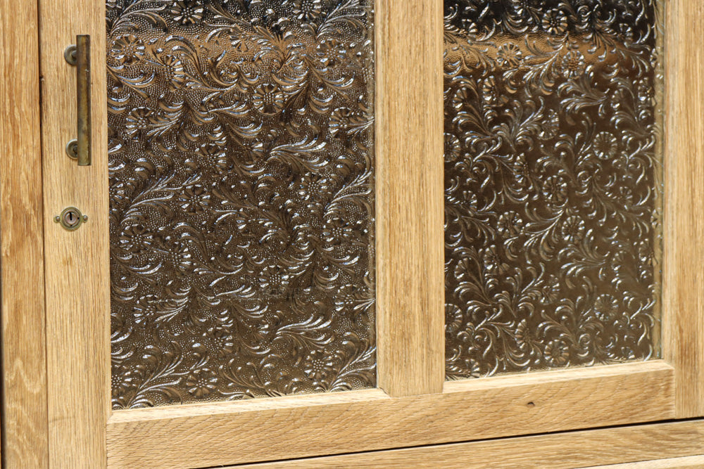 花模様のプレスガラスが可愛らしい木地色のガラスケース　BB3149