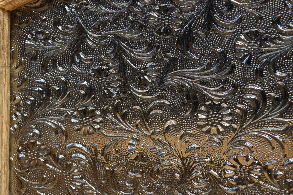 花模様のプレスガラスが可愛らしい木地色のガラスケース　BB3149