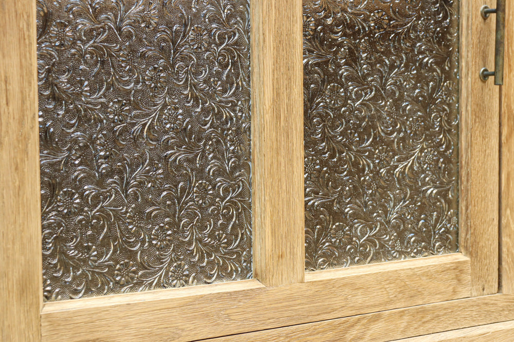 花模様のプレスガラスが可愛らしい木地色のガラスケース　BB3149