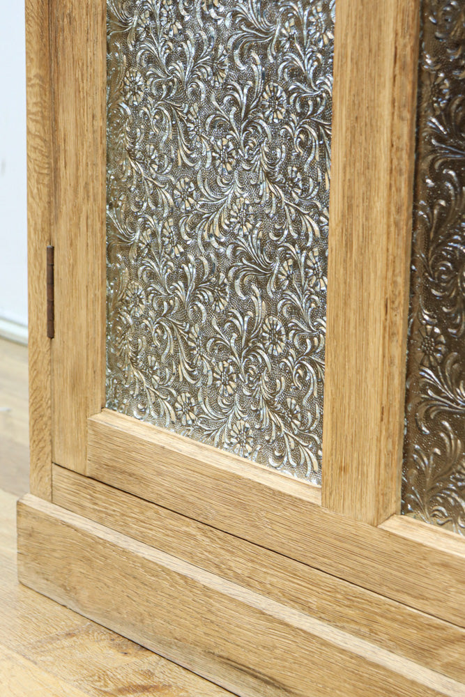 花模様のプレスガラスが可愛らしい木地色のガラスケース　BB3149