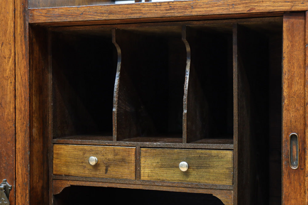 木枠デザインや蛇腹戸造りがお洒落なレトロ本棚　BB3150