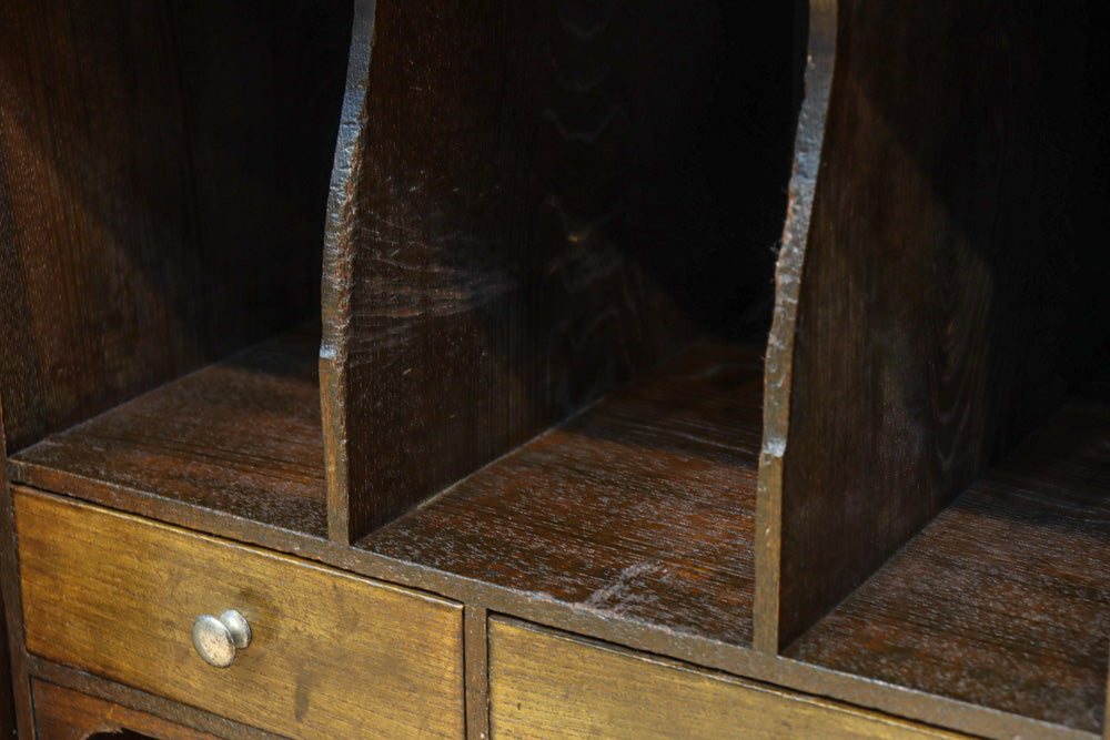 木枠デザインや蛇腹戸造りがお洒落なレトロ本棚　BB3150