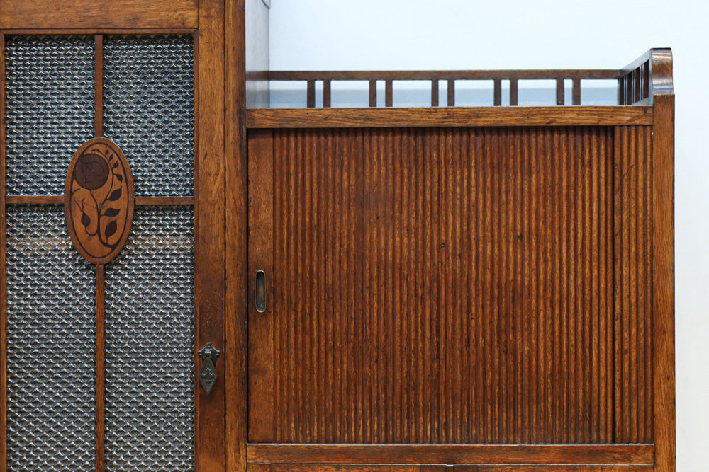 木枠デザインや蛇腹戸造りがお洒落なレトロ本棚　BB3150