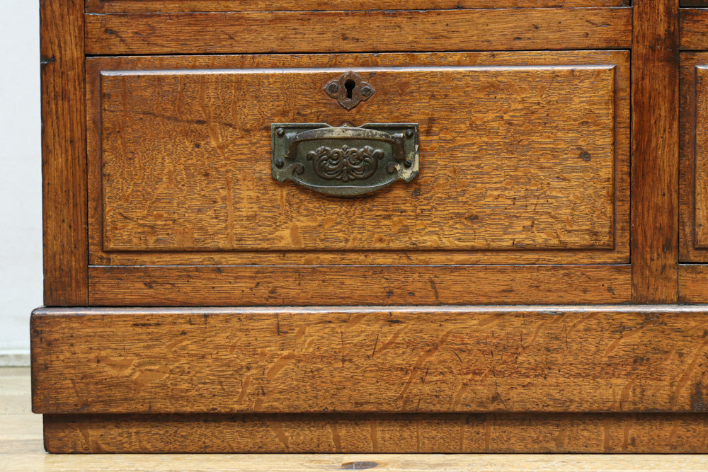 木枠デザインや蛇腹戸造りがお洒落なレトロ本棚　BB3150