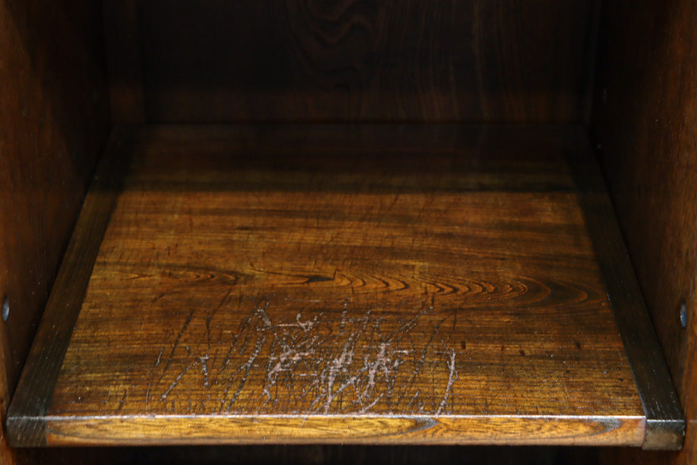 木枠デザインや蛇腹戸造りがお洒落なレトロ本棚　BB3150