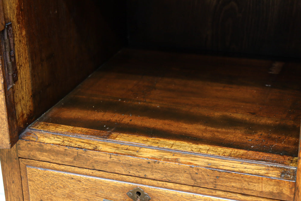 木枠デザインや蛇腹戸造りがお洒落なレトロ本棚　BB3150