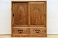 優美な杢目が流れる素地色の三方総欅収納箪笥　BB3153