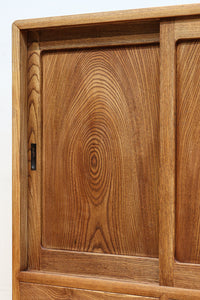 優美な杢目が流れる素地色の三方総欅収納箪笥　BB3153