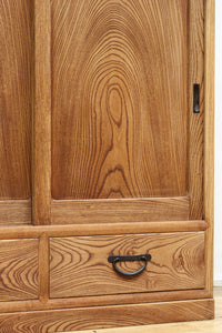 優美な杢目が流れる素地色の三方総欅収納箪笥　BB3153