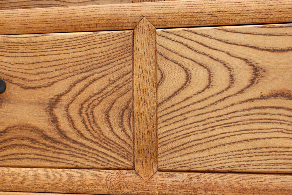 優美な杢目が流れる素地色の三方総欅収納箪笥　BB3153