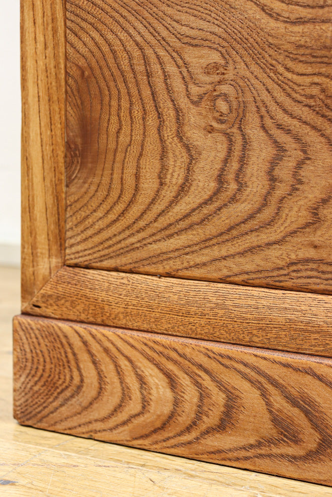 優美な杢目が流れる素地色の三方総欅収納箪笥　BB3153