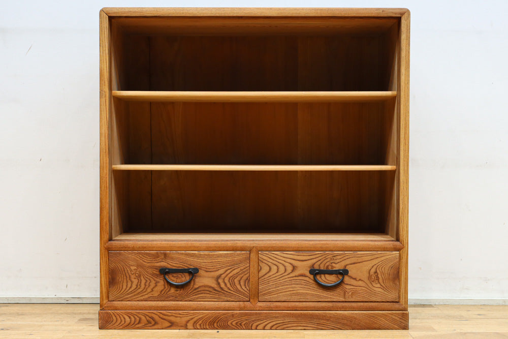 優美な杢目が流れる素地色の三方総欅収納箪笥　BB3153