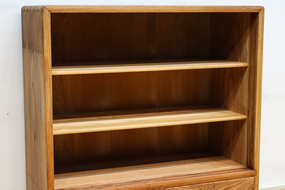 優美な杢目が流れる素地色の三方総欅収納箪笥　BB3153