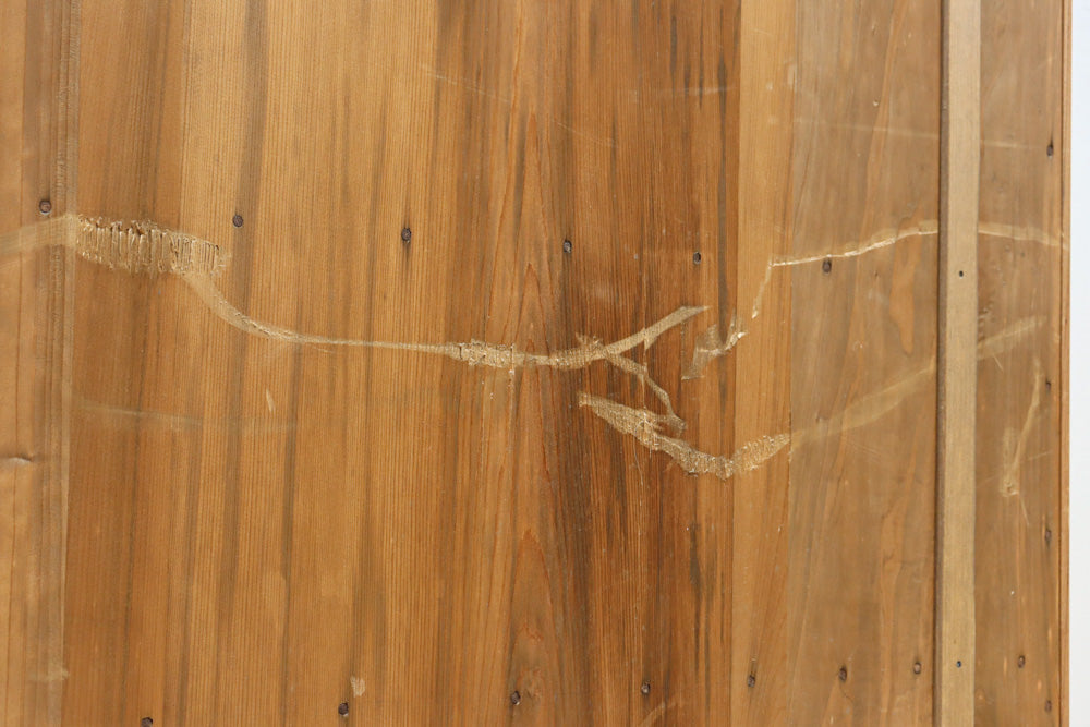 優美な杢目が流れる素地色の三方総欅収納箪笥　BB3153