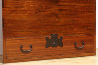 落ち着いた色艶で引き出し付きのつづら箱　BB3155