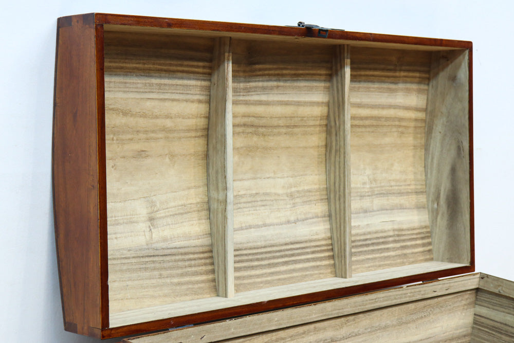 落ち着いた色艶で引き出し付きのつづら箱　BB3155