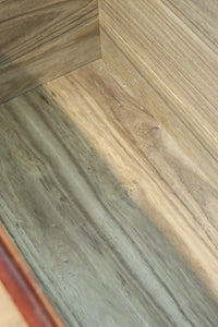 落ち着いた色艶で引き出し付きのつづら箱　BB3155