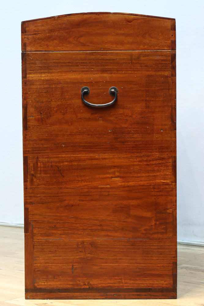 落ち着いた色艶で引き出し付きのつづら箱　BB3155