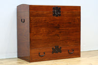 落ち着いた色艶で引き出し付きのつづら箱　BB3155