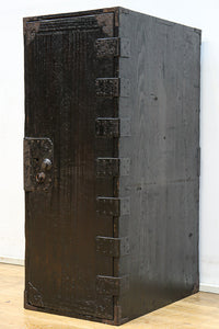 味わいのある色彩で歴史が感じられる北陸地方行商箪笥　BB3157