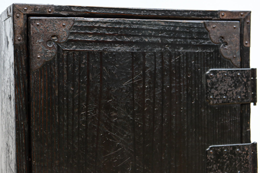 味わいのある色彩で歴史が感じられる北陸地方行商箪笥　BB3157