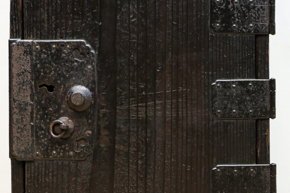 味わいのある色彩で歴史が感じられる北陸地方行商箪笥　BB3157