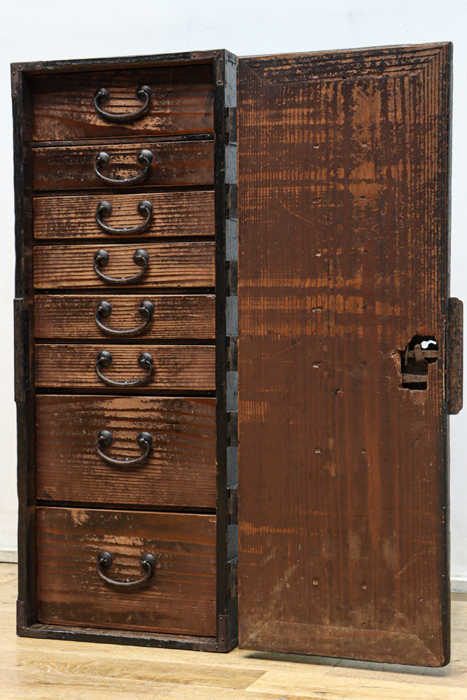 味わいのある色彩で歴史が感じられる北陸地方行商箪笥　BB3157