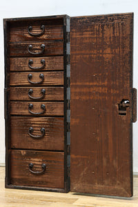 味わいのある色彩で歴史が感じられる北陸地方行商箪笥　BB3157