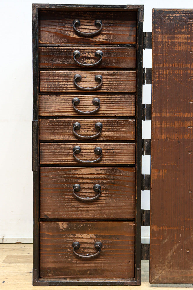 味わいのある色彩で歴史が感じられる北陸地方行商箪笥　BB3157