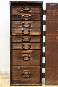 味わいのある色彩で歴史が感じられる北陸地方行商箪笥　BB3157