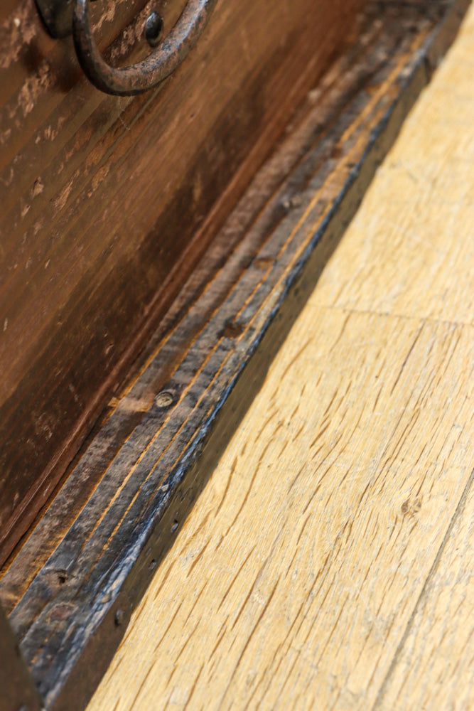 味わいのある色彩で歴史が感じられる北陸地方行商箪笥　BB3157