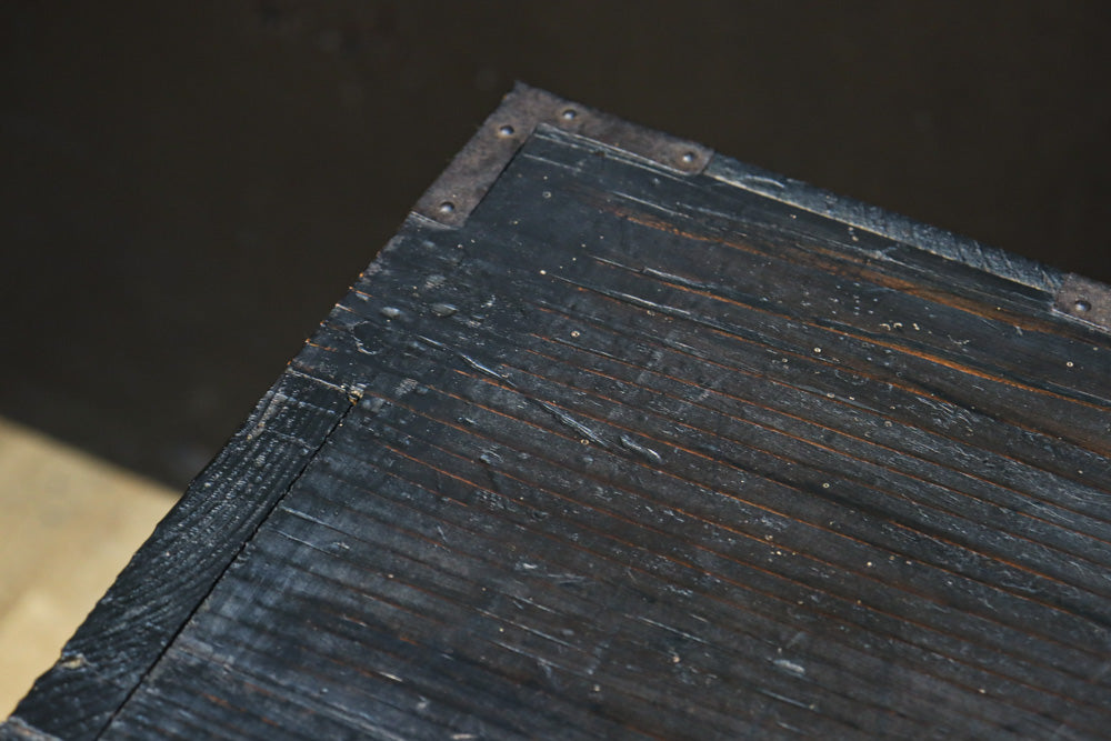 味わいのある色彩で歴史が感じられる北陸地方行商箪笥　BB3157