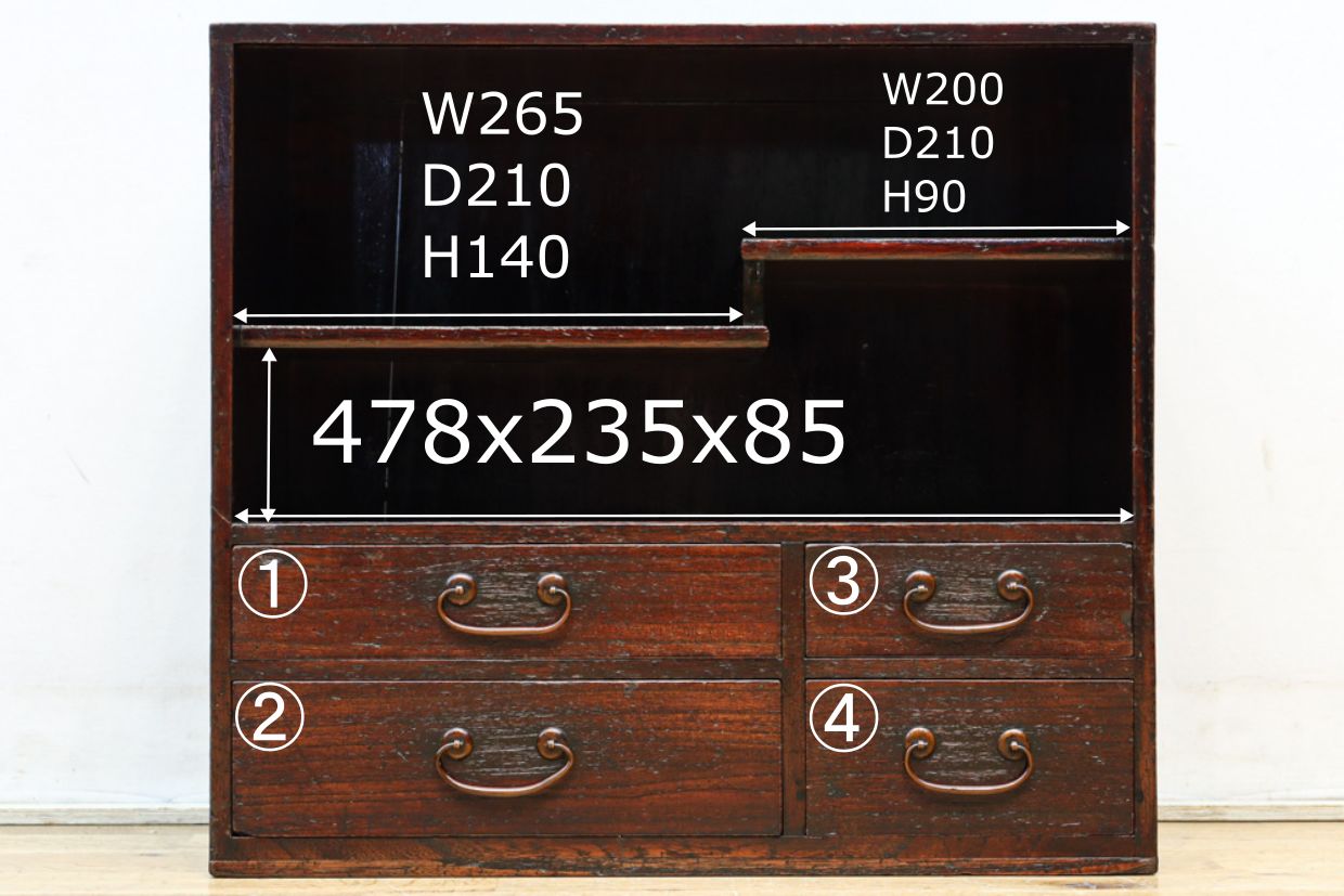 レトロな雰囲気纏う小型の総桐飾り棚　BB3158