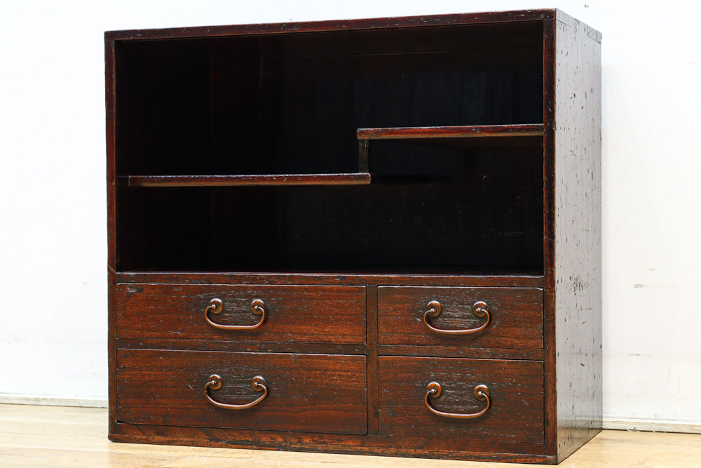 レトロな雰囲気纏う小型の総桐飾り棚　BB3158