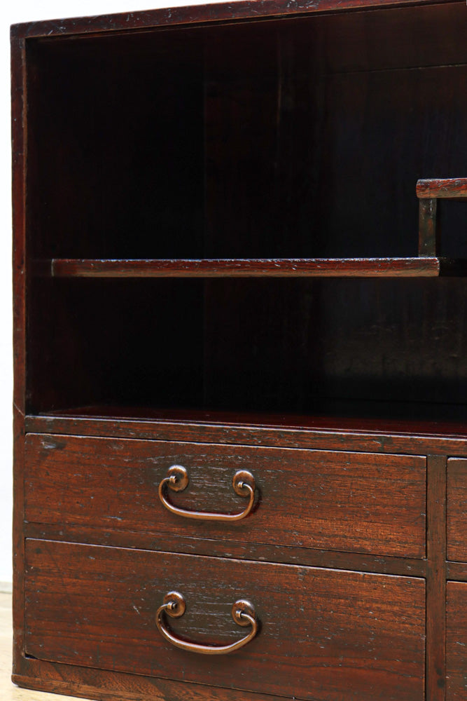 レトロな雰囲気纏う小型の総桐飾り棚　BB3158