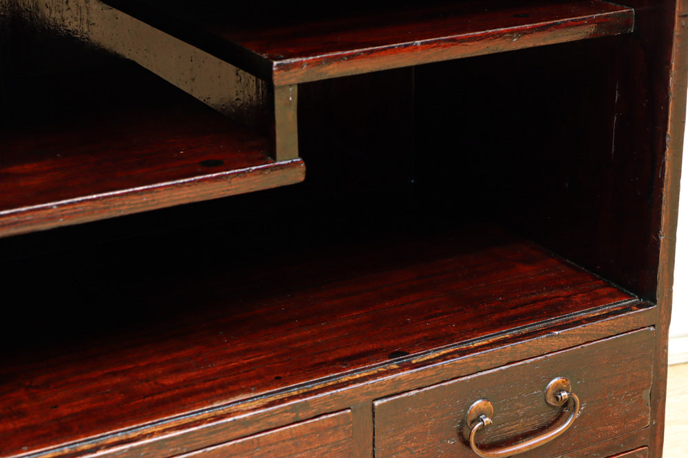 レトロな雰囲気纏う小型の総桐飾り棚　BB3158