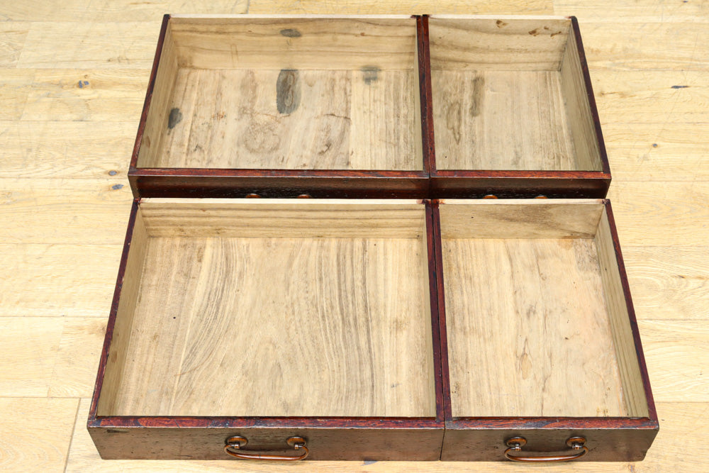 レトロな雰囲気纏う小型の総桐飾り棚　BB3158