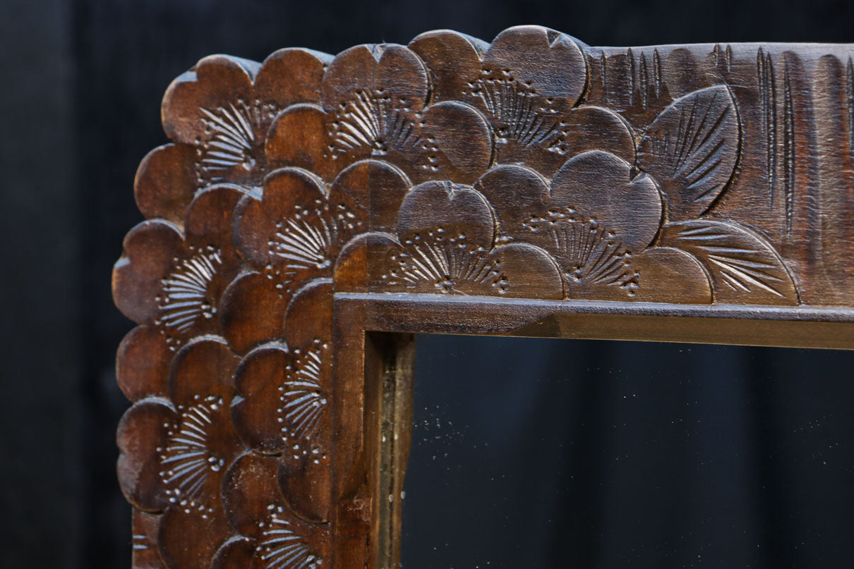 桜模様で飾られた美しい軽井沢彫りの姿見　BB3160