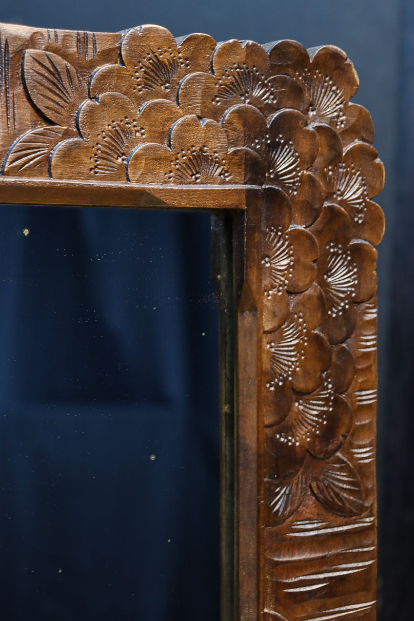 桜模様で飾られた美しい軽井沢彫りの姿見　BB3160