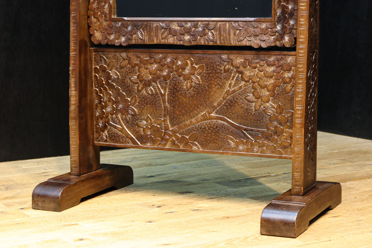 桜模様で飾られた美しい軽井沢彫りの姿見　BB3160