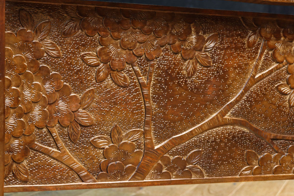 桜模様で飾られた美しい軽井沢彫りの姿見　BB3160