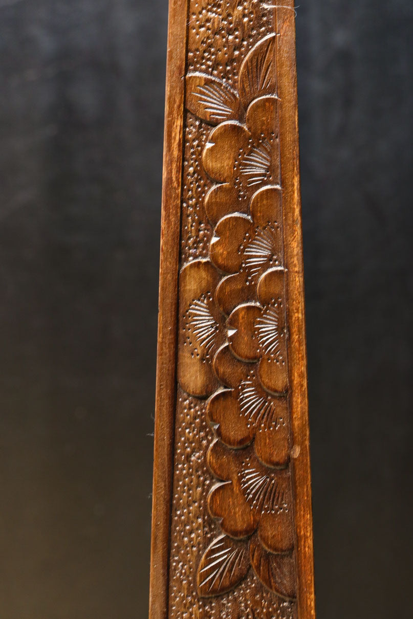 桜模様で飾られた美しい軽井沢彫りの姿見　BB3160